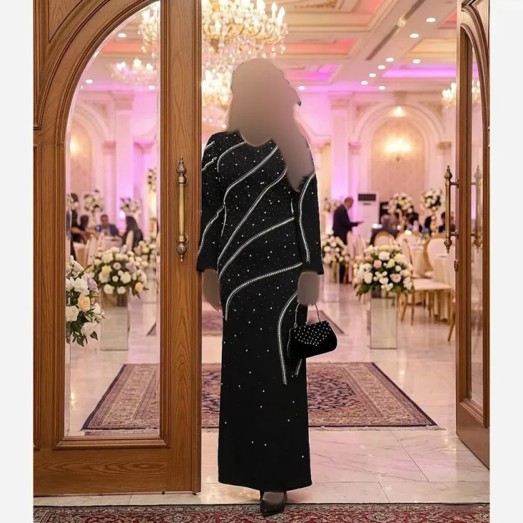 پیراهن مجلسی زنانه مدل غزل جنس کرپ دالقیچ مشکی با خرجکار نگین و مروارید سایز 38 تا 60