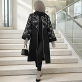 مانتو مجلسی زنانه مدل عطرین جنس سوپر مازراتی مشکی با خرجکار پولکدوزی و مغزی شاین سایز 38 تا 60