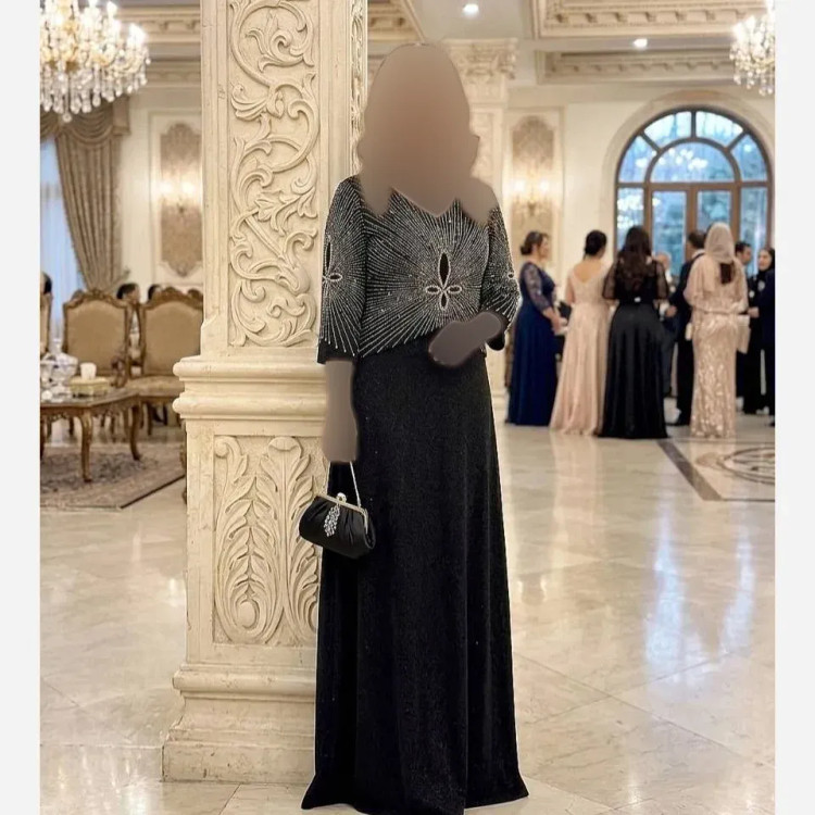 پیراهن مجلسی زنانه کرپ لمه مدل نفس مشکی سایز 38 تا 60 با خرجکار نگین و مروارید