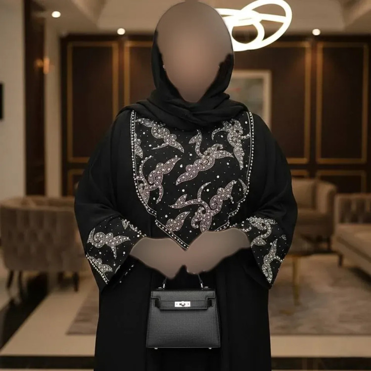 پیراهن زنانه مجلسی مشکی کرپ الیزه مدل ثریا سایز بزرگ 38 تا 60 قد 140 با خرجکار نگین و مروارید