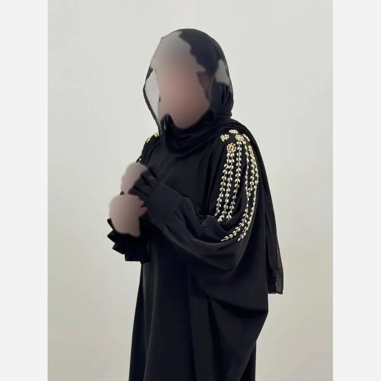 عبای زنانه مجلسی مشکی سرشونه طلایی جنس الیزه فری سایز 38 تا 60