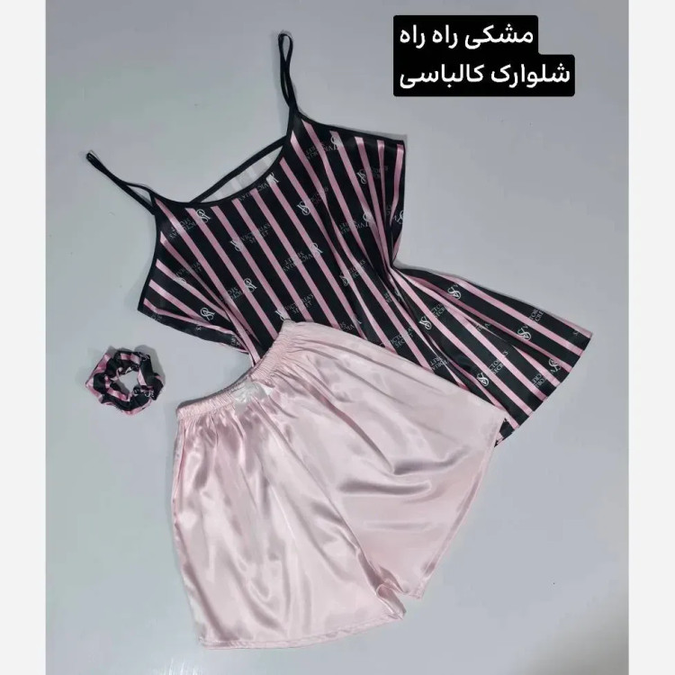 ست خواب زنانه ساتن الیکس ابریشم طرحدار به همراه اسکرانچی فری سایز