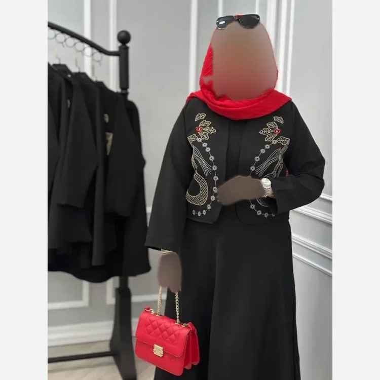 کت و دامن زنانه یارا جنس مازراتی رنگ مشکی فری سایز گلدوزی شده
