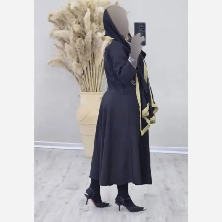 کت و دامن زنانه یارا جنس مازراتی رنگ مشکی فری سایز گلدوزی شده