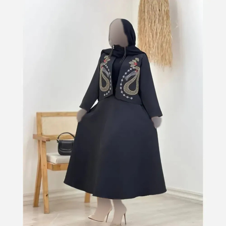 کت و دامن زنانه یارا جنس مازراتی رنگ مشکی فری سایز گلدوزی شده