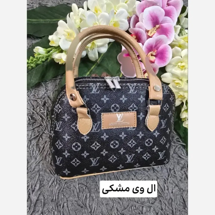 کیف زنانه مدل شبدر چرمی بند بلند سایز 15 در 12 سانتیمتر