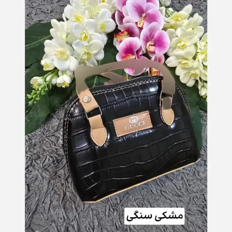 کیف زنانه مدل شبدر چرمی بند بلند سایز 15 در 12 سانتیمتر