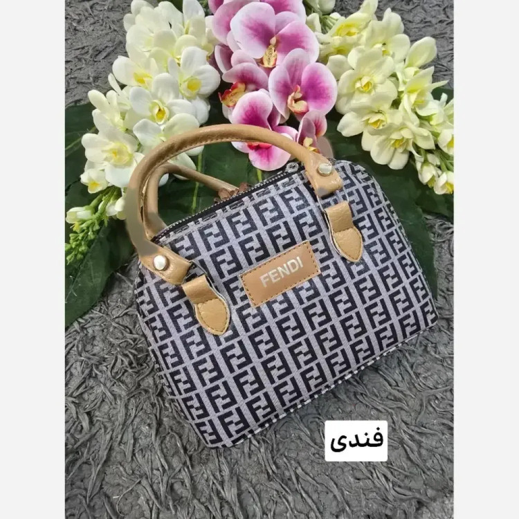 کیف زنانه مدل شبدر چرمی بند بلند سایز 15 در 12 سانتیمتر