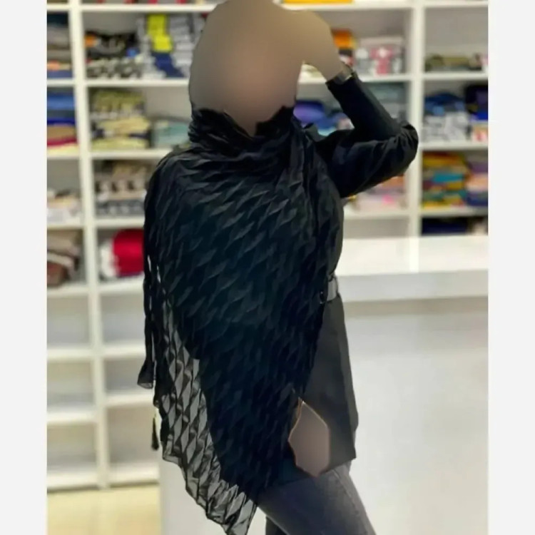 شال نخی سه بعدی مشکی سبک و خنک ابعاد 50 در 210 سانتیمتر