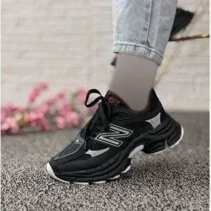 کفش نیوبالانس زنانه زیره پلیمر سبک و راحت رنگ کرم و مشکی سایز 37 تا 40