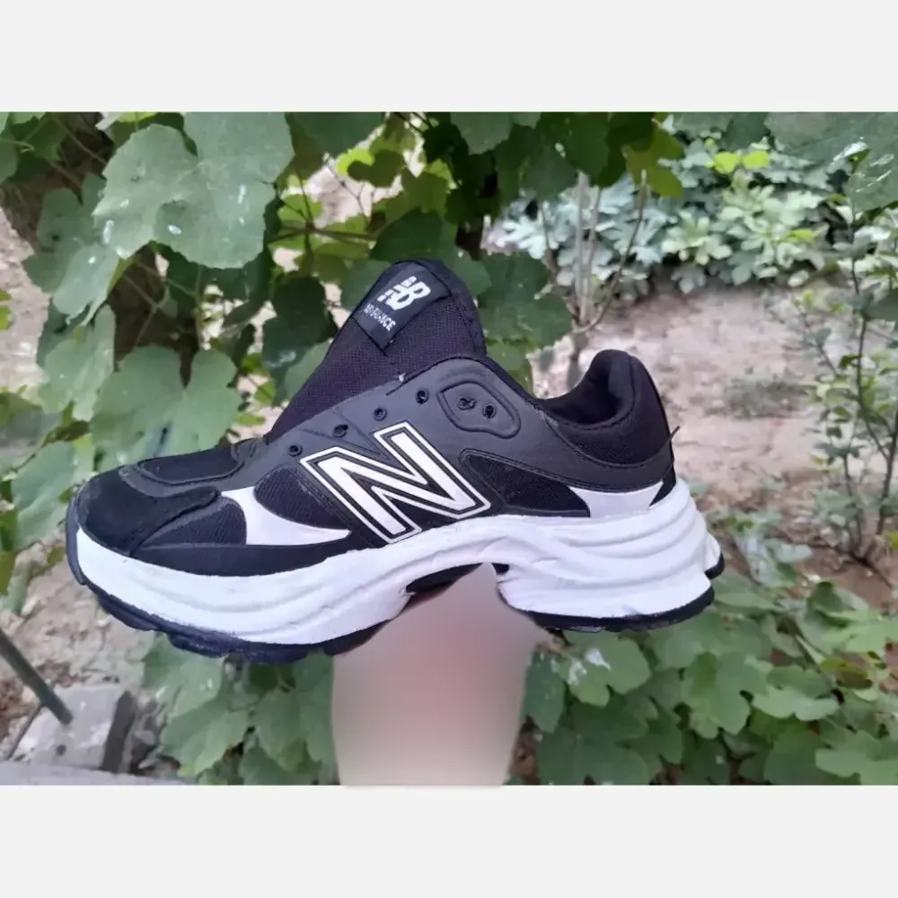 کفش نیوبالانس زنانه زیره پلیمر سبک و راحت رنگ کرم و مشکی سایز 37 تا 40
