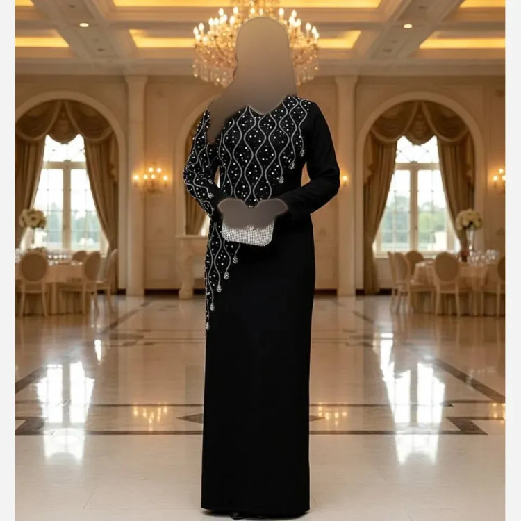 ماکسی مجلسی زنانه بیگ سایز کرپ دالقیچ مشکی با خرجکار نگین و مروارید سایز 50 تا 60
