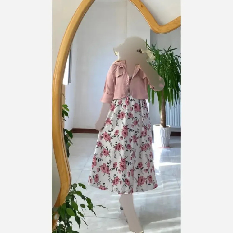 ست کت و سارافون زنانه مدل سودا جنس شانتون کریشه طرحدار و ابروبادی رنگ صورتی فری سایز