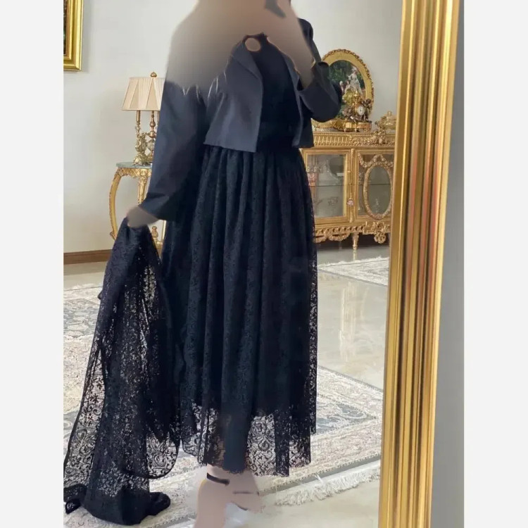 ست سه تیکه زنانه شامل کت کرپ مازراتی و دامن و شال گیپور رنگ مشکی فری سایز