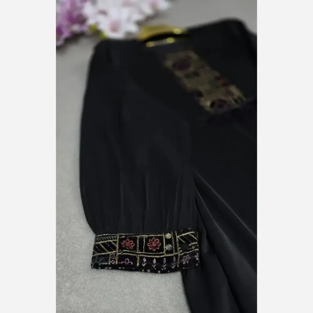 عبا زنانه مدل هدیه جنس الیزه با خرجکار سوزن دوزی درجه یک رنگ مشکی فری سایز