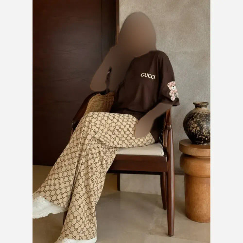 ست تیشرت و شلوار زنانه طرح گوچی رنگ قهوهای جنس پنبه گلکسی سایز فری 38 تا 48