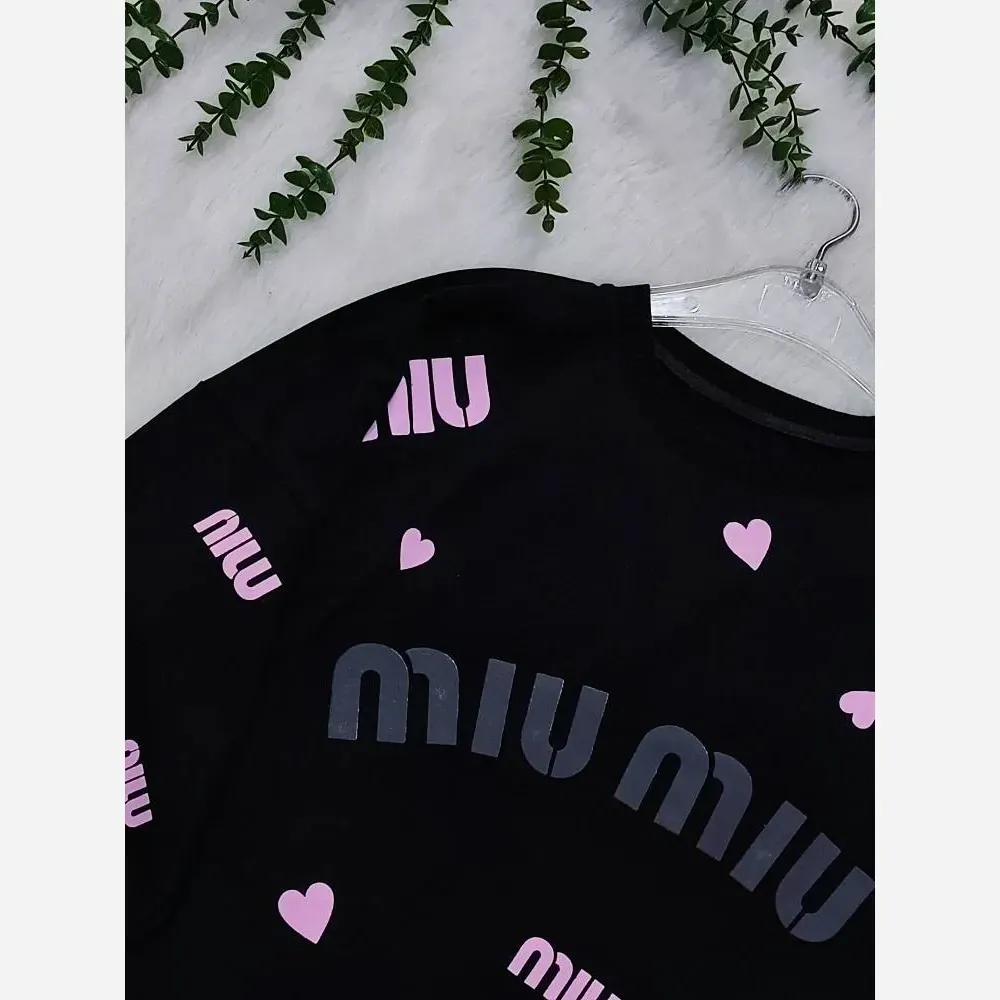 تیشرت باکسی زنانه طرح miu miu جنس نخ پنبه رنگ مشکی فری سایز تا 50