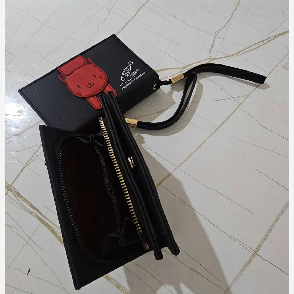 کیف پول چرم طبیعی مردانه مدل cat رنگ مشکی با جای کارت و آلبوم عکس