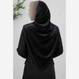 روسری مجلسی قواره دار کوپرا مشکی نگین کاری شده ابعاد 125 در 125