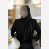 روسری مجلسی قواره دار کوپرا مشکی نگین کاری شده ابعاد 125 در 125