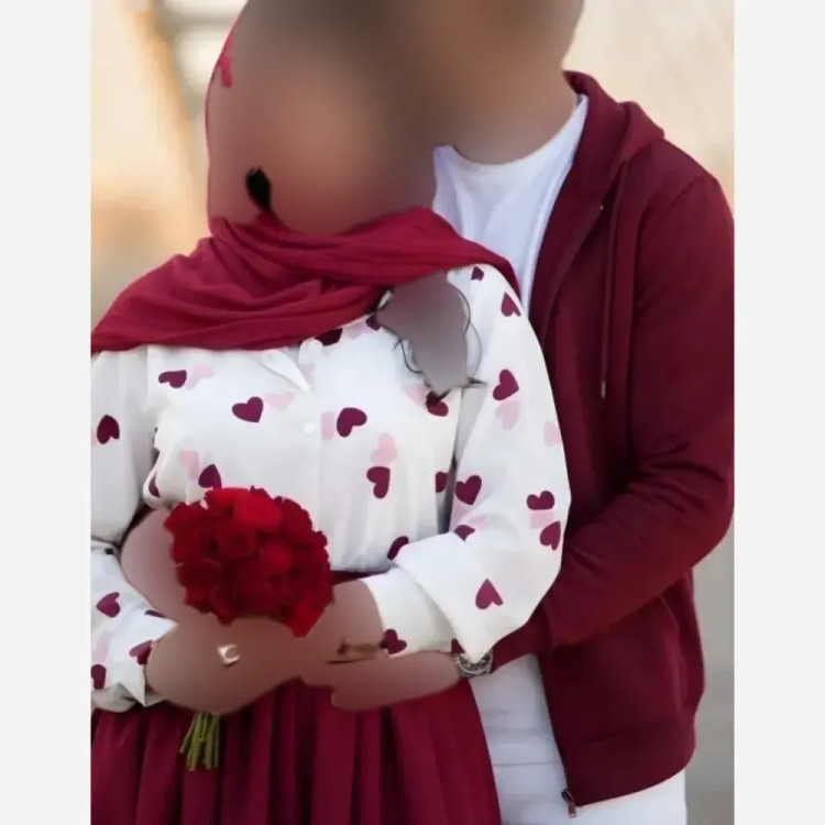 ست سه تیکه زنانه مدل قلبی پرنسس شامل شومیز بوگاتی و دامن داکرون فری سایز تا 46