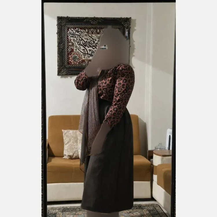 ست سه تیکه زنانه مدل نایلا شامل شومیز کرپ بوگاتی و دامن لینن پلاس با کمربند