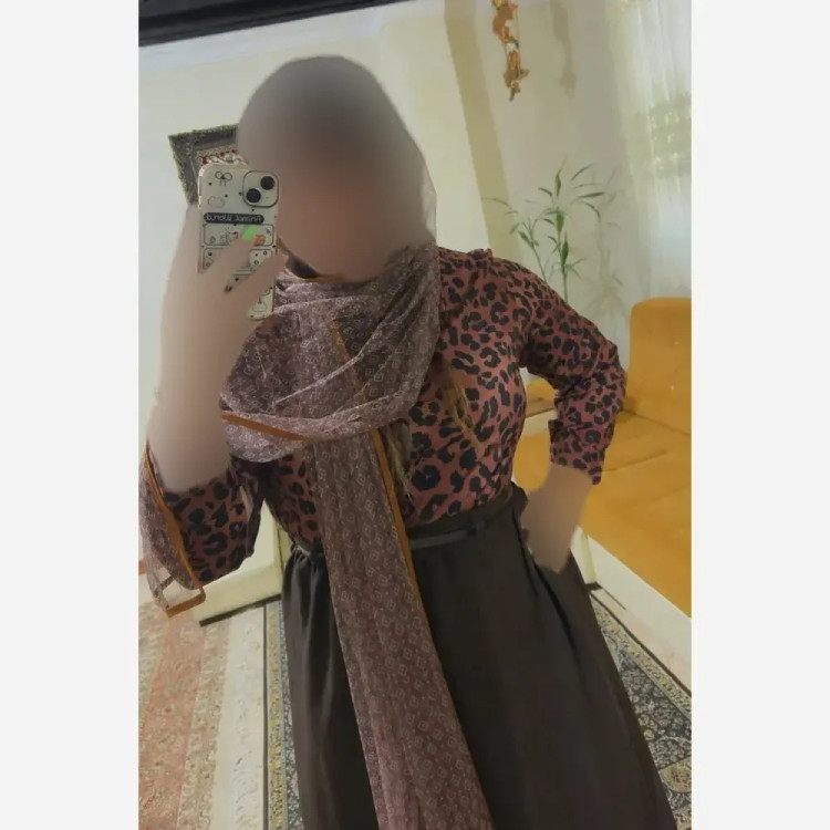 ست سه تیکه زنانه مدل نایلا شامل شومیز کرپ بوگاتی و دامن لینن پلاس با کمربند