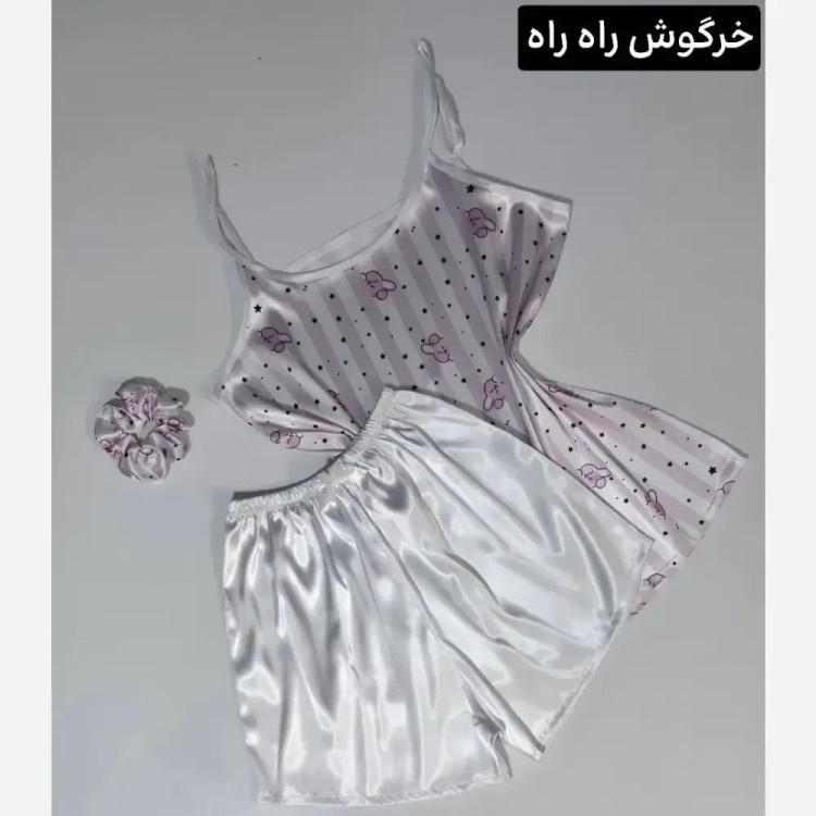 ست خواب زنانه ساتن الیکس ابریشم طرحدار به همراه اسکرانچی فری سایز