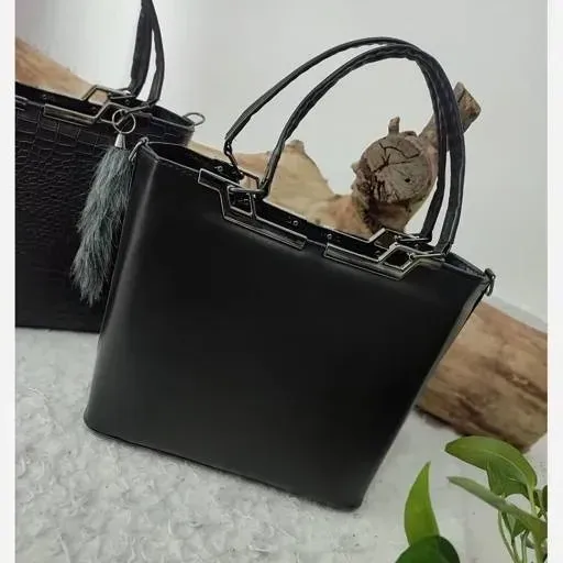 کیف دستی و دوشی زنانه مدل مانا جنس چرم صنعتی درجه یک ابعاد 25 در 27 سانتیمتر
