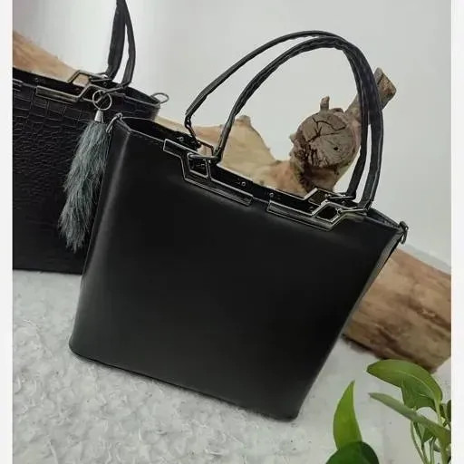 کیف دستی و دوشی زنانه مدل مانا جنس چرم صنعتی درجه یک ابعاد 25 در 27 سانتیمتر