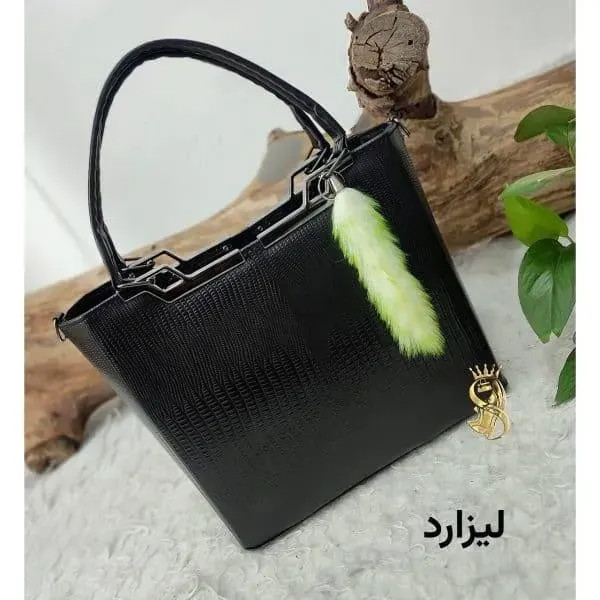 کیف دستی و دوشی زنانه مدل مانا جنس چرم صنعتی درجه یک ابعاد 25 در 27 سانتیمتر