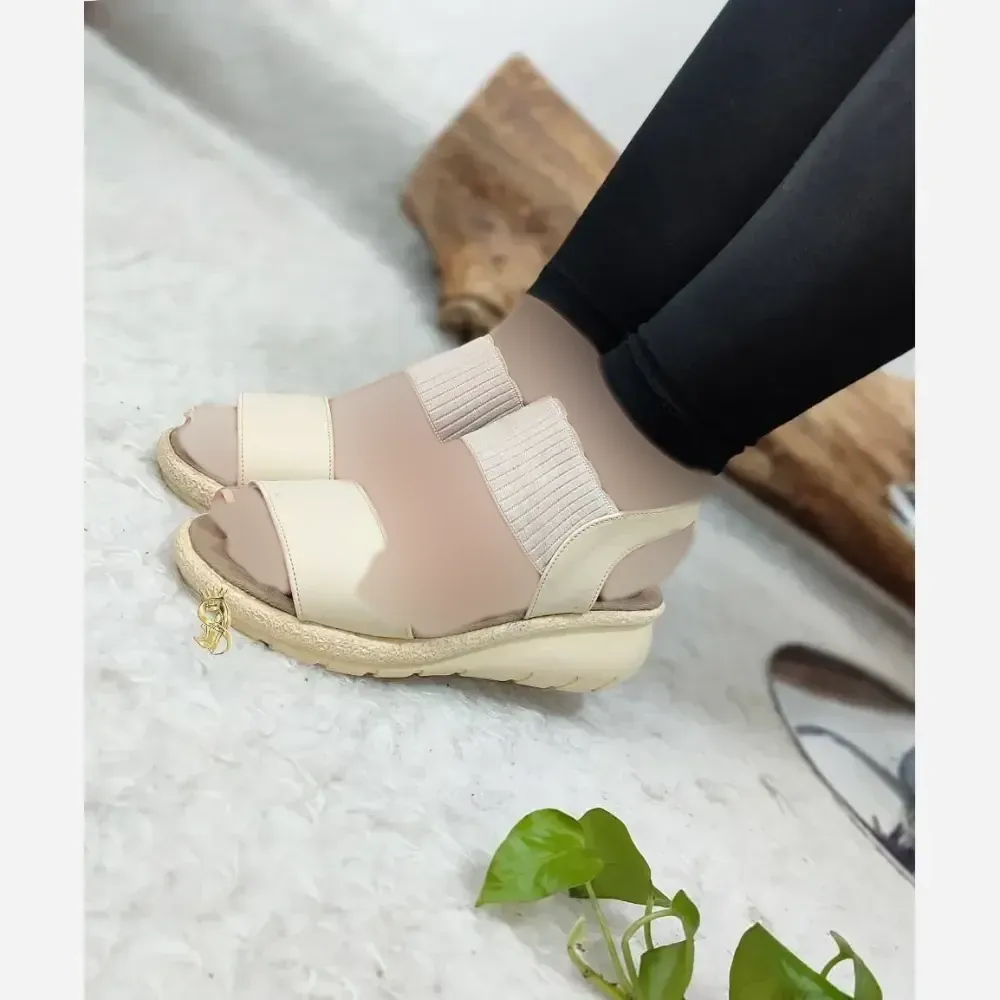صندل طبی لژدار زنانه مدل برفی با رویه چرم صنعتی و زیره PU