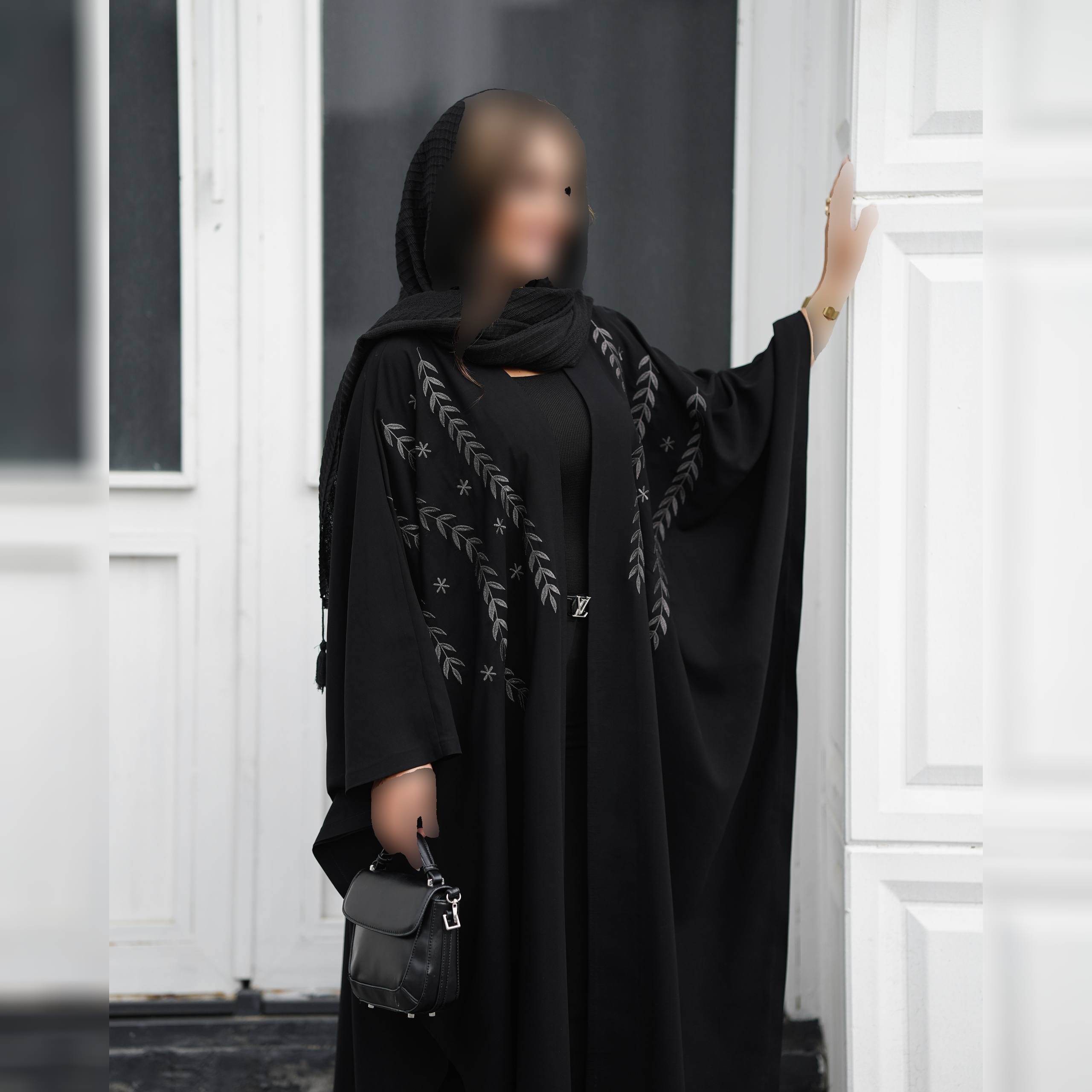 مانتو عبایی حریر گلدوزی مدل گندم