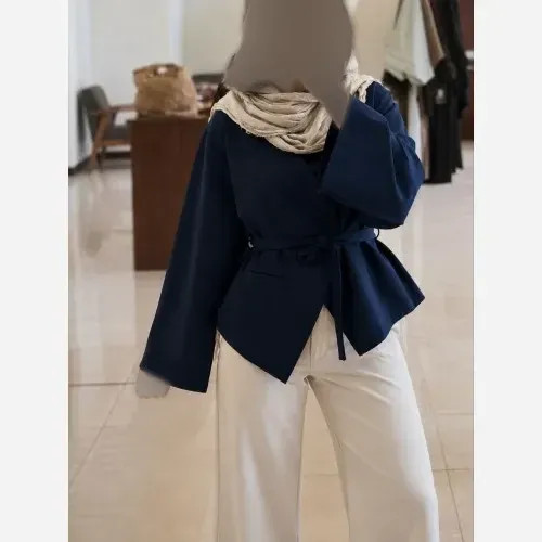 کت زنانه مدل سمانه جنس کرپ مازراتی وارداتی درجه یک رنگ مشکی سورمه ای قهوه ای نسکافه ای فری سایز