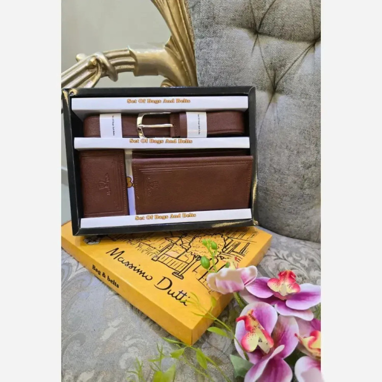 پک مردانه چرم شامل کیف پول جاکارتی و کمربند رنگ مشکی و عسلی