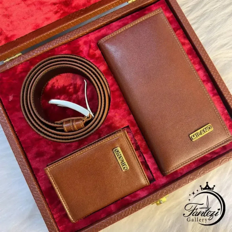 پک مردانه چرم شامل کیف پول جاکارتی و کمربند رنگ مشکی و عسلی