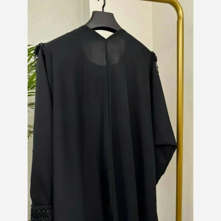 عبایی سردوش دار مه لقا الیزه مشکی فری سایز 38 تا 52 بند تنظیم سایز قد 125 سانت دور سینه 160 سانت آستین 60 سانت دوخت مزونی کیفیت عالی
