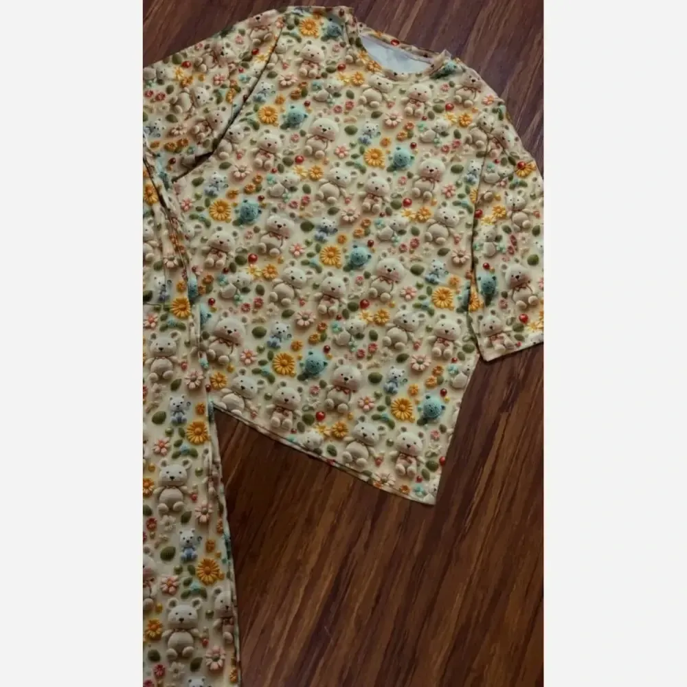 ست تیشرت شلوار راحتی سه بعدی پنبه گیاهی نرم و لطیف بدون آبرفت طرح خرسی و استیکر