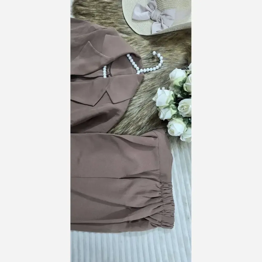 ست کت و شلوار پانچ مازراتی زنانه فری سایز تا 48 رنگ کرم نسکافه ای