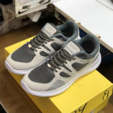 کفش اسکیچرز کوانتوم مردانه طوسی رویه پارچه سه لایه تنفسی زیره الترا نرم کفی طبی
