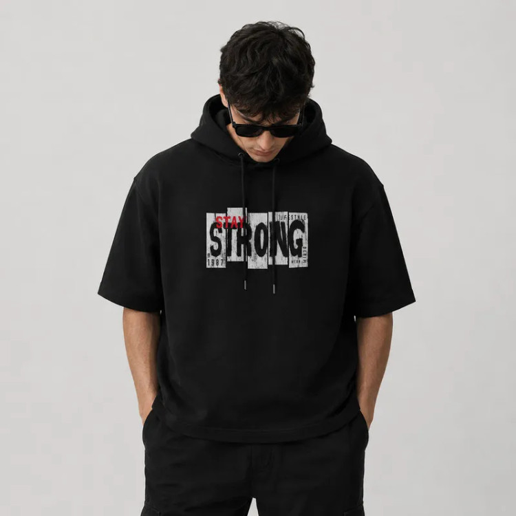 تی شرت مردانه کلاهدار نخی گرم بالا طرح حروف مدل STRONG مشکی