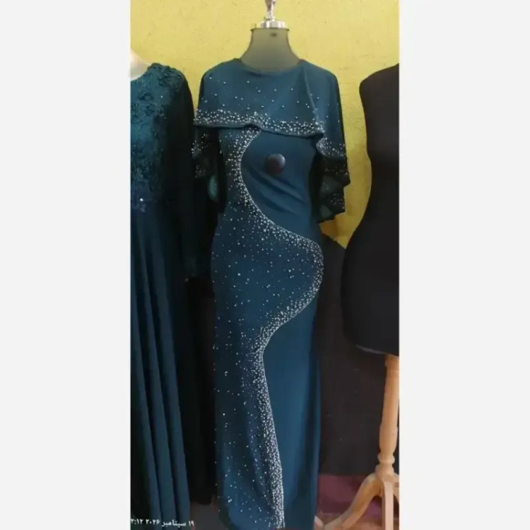 ماکسی مجلسی شنلی زنانه جنس دالقیچ مروارید کوبی و نگین دار