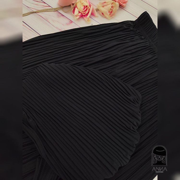 شلوار زنانه مدل ریزشی پلیسه جنس الیاف ابریشم مصنوعی لطیف وسبک و نرم و ریزشی فری سایز