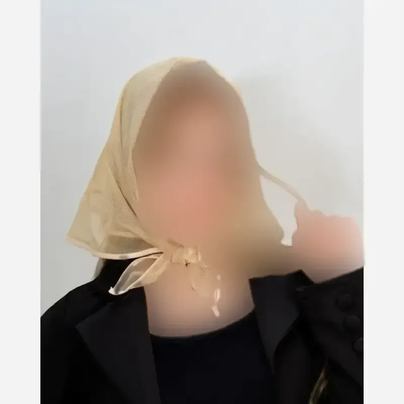 مینی اسکارف توری ساده مشکی و کرم ابعاد 70 در 70 جنس تور