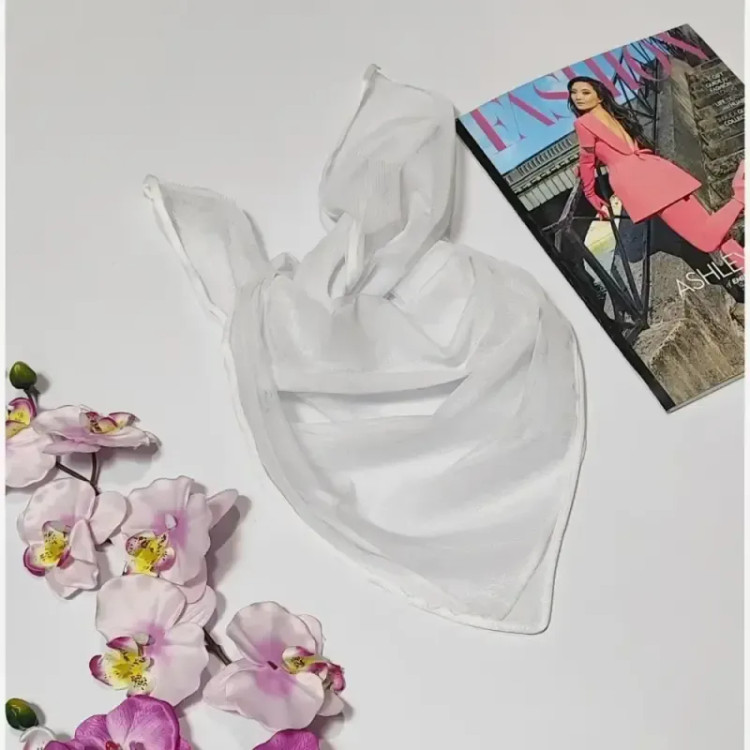 مینی اسکارف توری ساده مشکی و کرم ابعاد 70 در 70 جنس تور