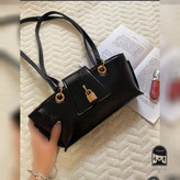 کیف زنانه مدل قفل دار جنس چرم ورنی ساده سایز 111