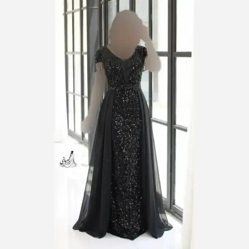 پیراهن مجلسی زنانه پولک مخمل و تور مشکی مدل تابان کاپدار سایز بزرگ