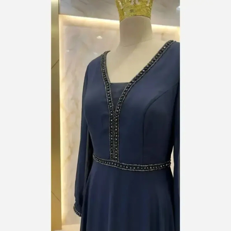 پیراهن مجلسی زنانه کرپ حریر سنگ دوزی شده کاپدار سایز بزرگ مشکی و سورمه ای