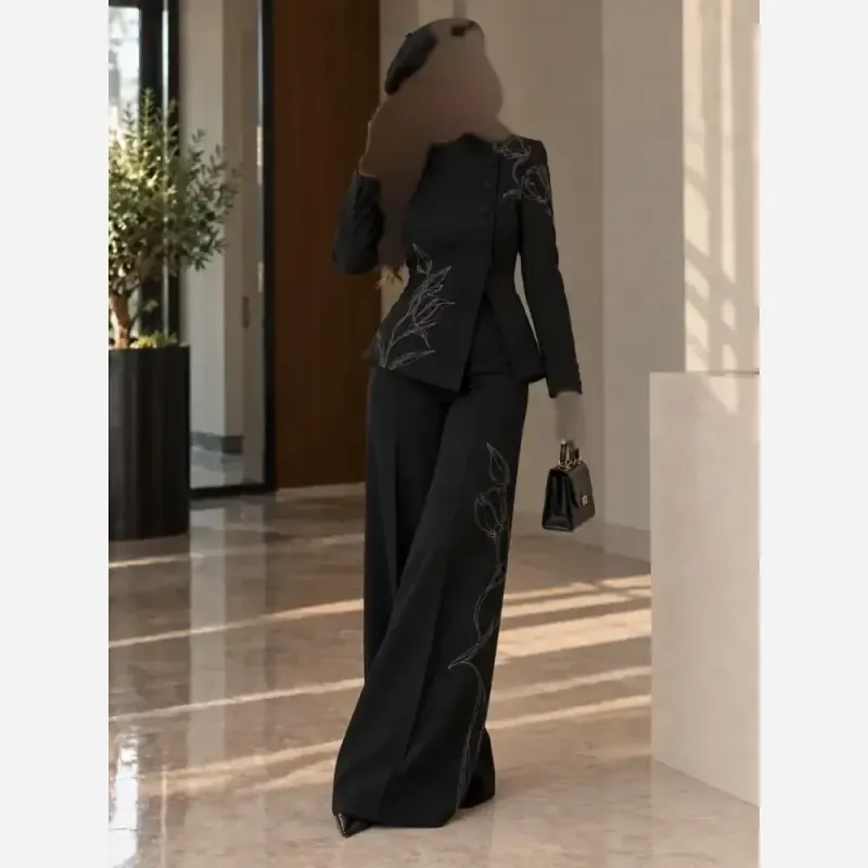 ست کت و شلوار زنانه آیلار پارچه سوپر مازراتی ترک با کلاه برت نقاشی شده دستی سایز 38 تا 48