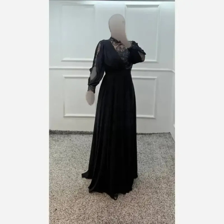پیراهن ماکسی زنانه کرپ حریر و حریر پولکی گلدوزی شده مشکی مدل پاریس